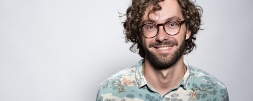 资深足球评论员张明远先生肖像